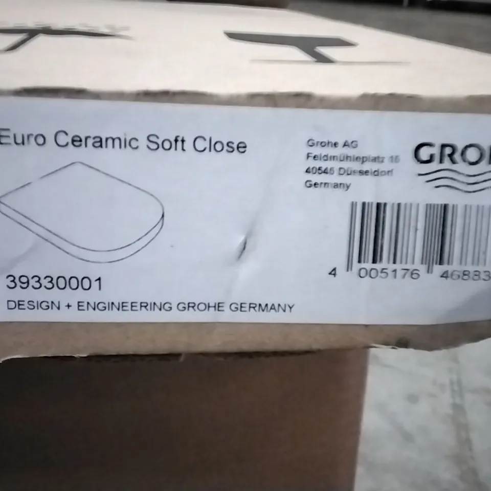 BOXED GROHE EURO CERAMIC SOFT CLOSE TOILET SEAT 