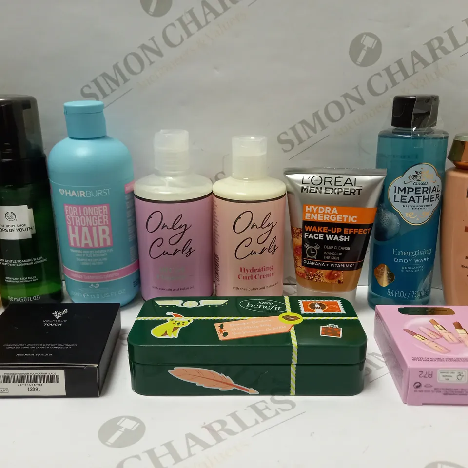 LOT OF APPROX 10 ASSORTED BEAUTY PRODUCTS TO INCLUDE MAC MINI LIPSTICK SET, ONLY CURLS CLEANSER, HAIRBURST SHAMPOO, ETC 