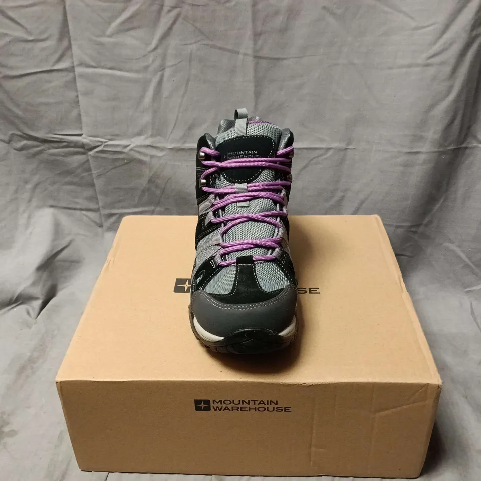 BOXED PAIR OF MOUNTAIN WAREHOUSE DIRECTION WOMENS WIDE FIT WATERPROOD WALKING BOOT IN GREY - UK 6