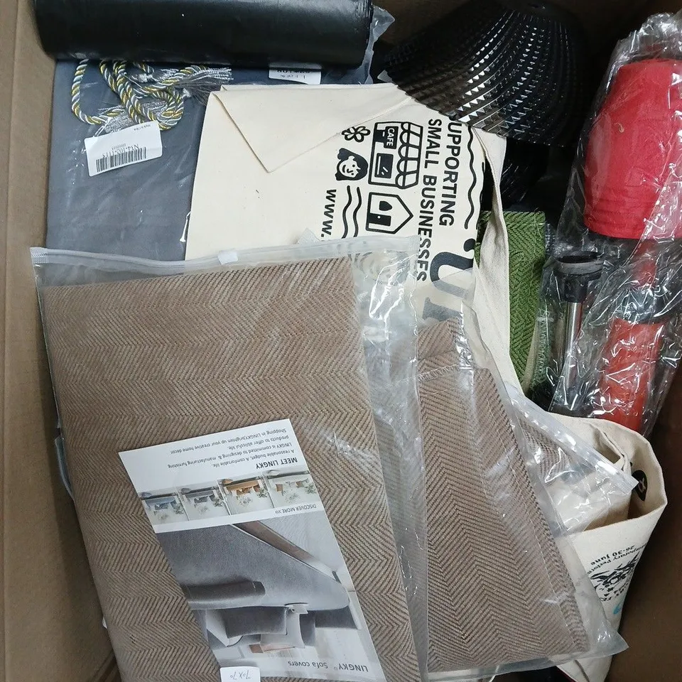 APPROXIMATELY 15 ASSORTED HOUSEHOLD ITEMS TO INCLUDE CURTAINS, SOFA COVERS, CARRIER BAGS ETC