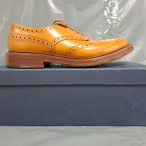 BOXED PAIR OF TRICKER'S LACE UP SHOES IN TAN SIZE 9