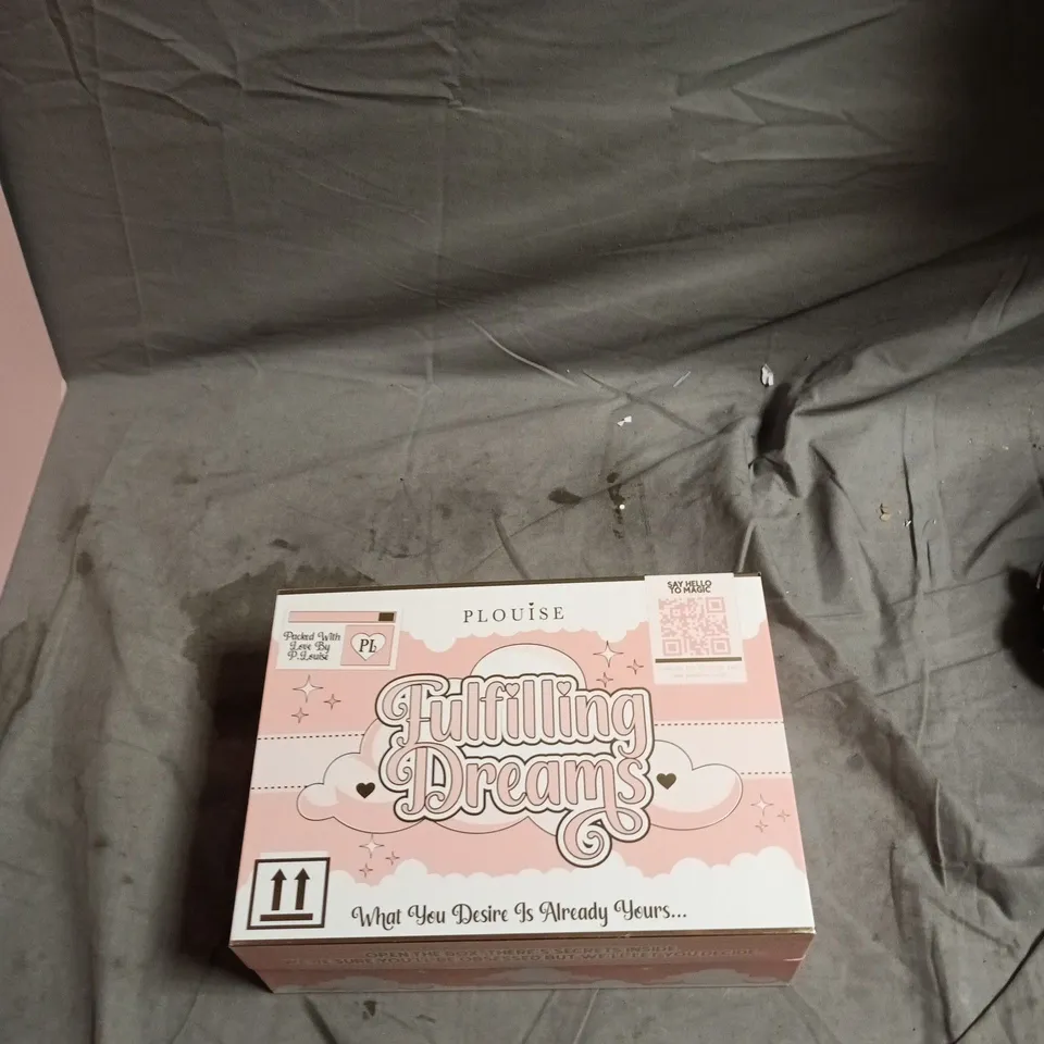 P LOUISE FULFILLING DREAMS PINK MAKEUP KIT – BOXED SET