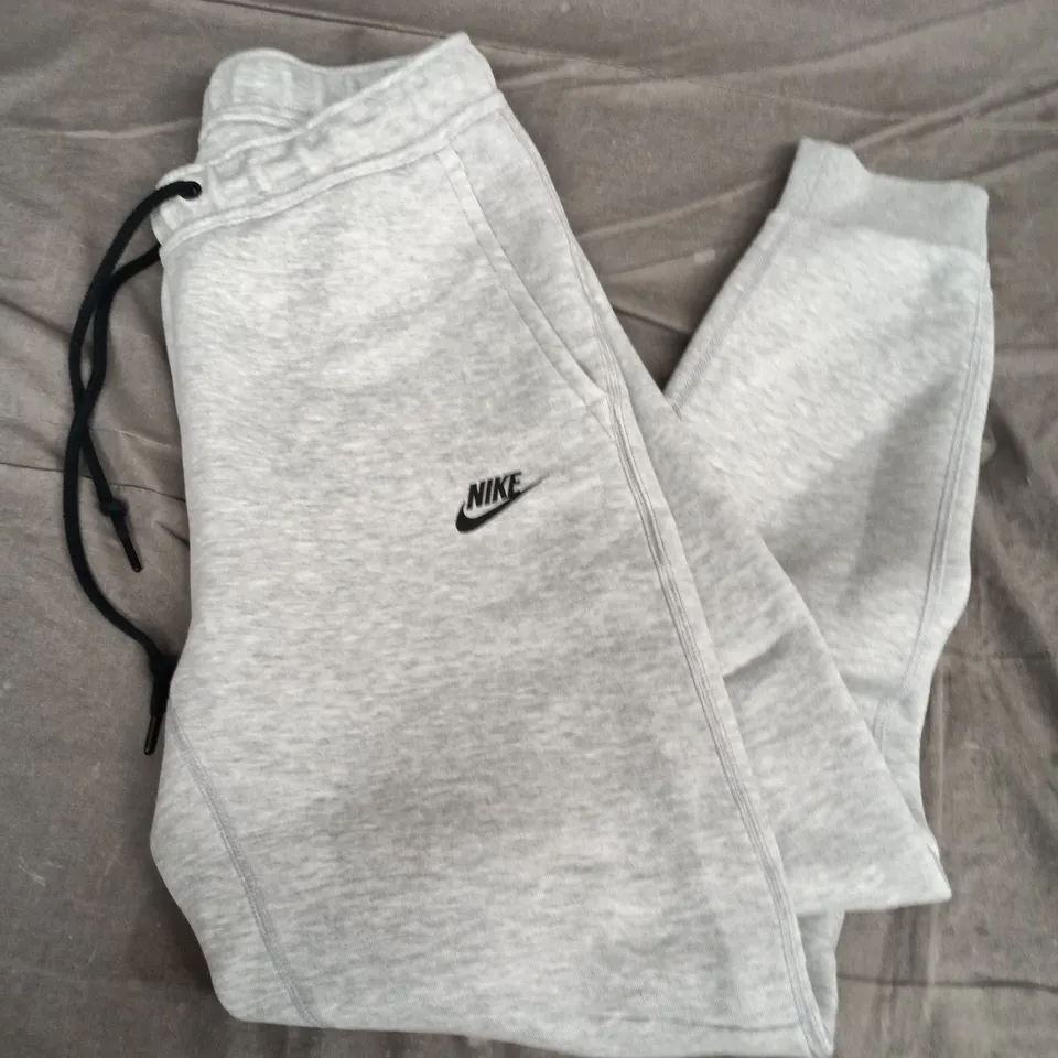 NIKE GREY JOGGERS – SIZE M