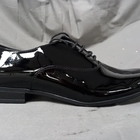 BOXED PAIR OF AM LACE UP SHOES IN WONDERFULLY FABULOUS GLOSSY BLACK UK SIZE 10