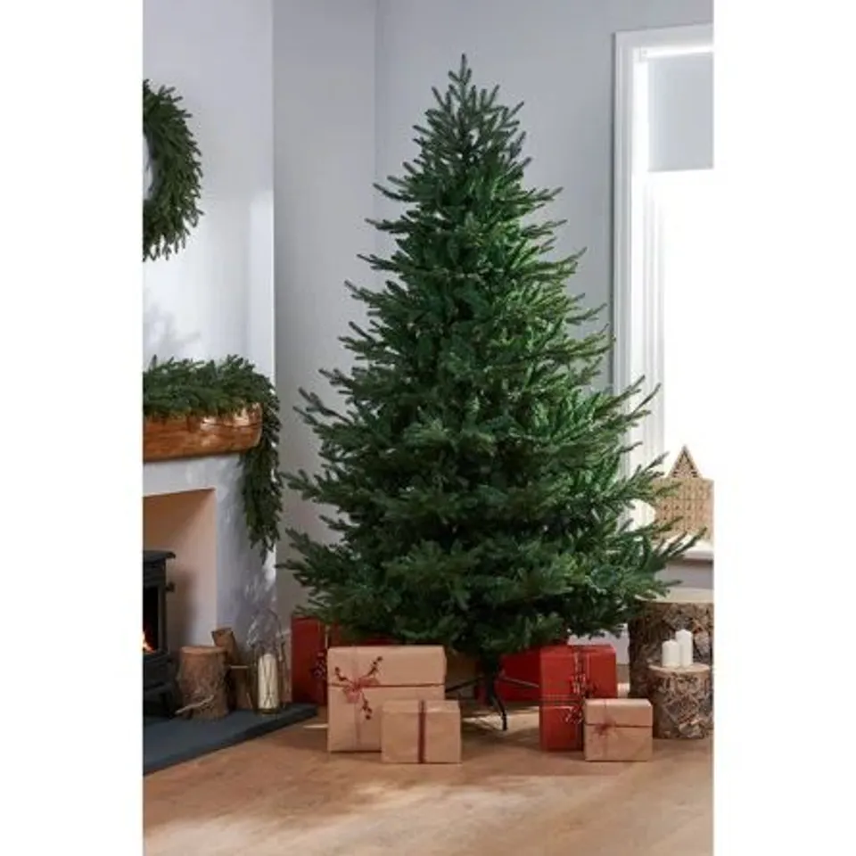 BOXED GREEN REALISTIC FIR CHRISTMAS TREE SIZE 6"