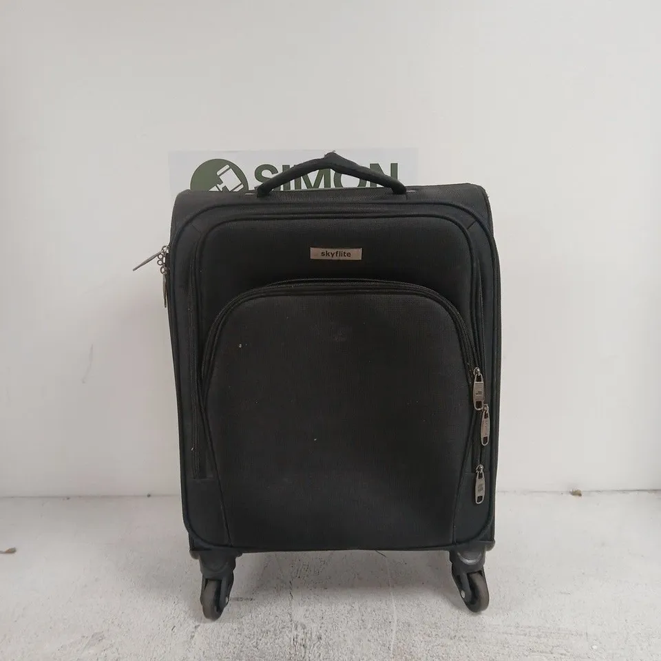 SKYFLITE BLACK WHEELED SUITCASE