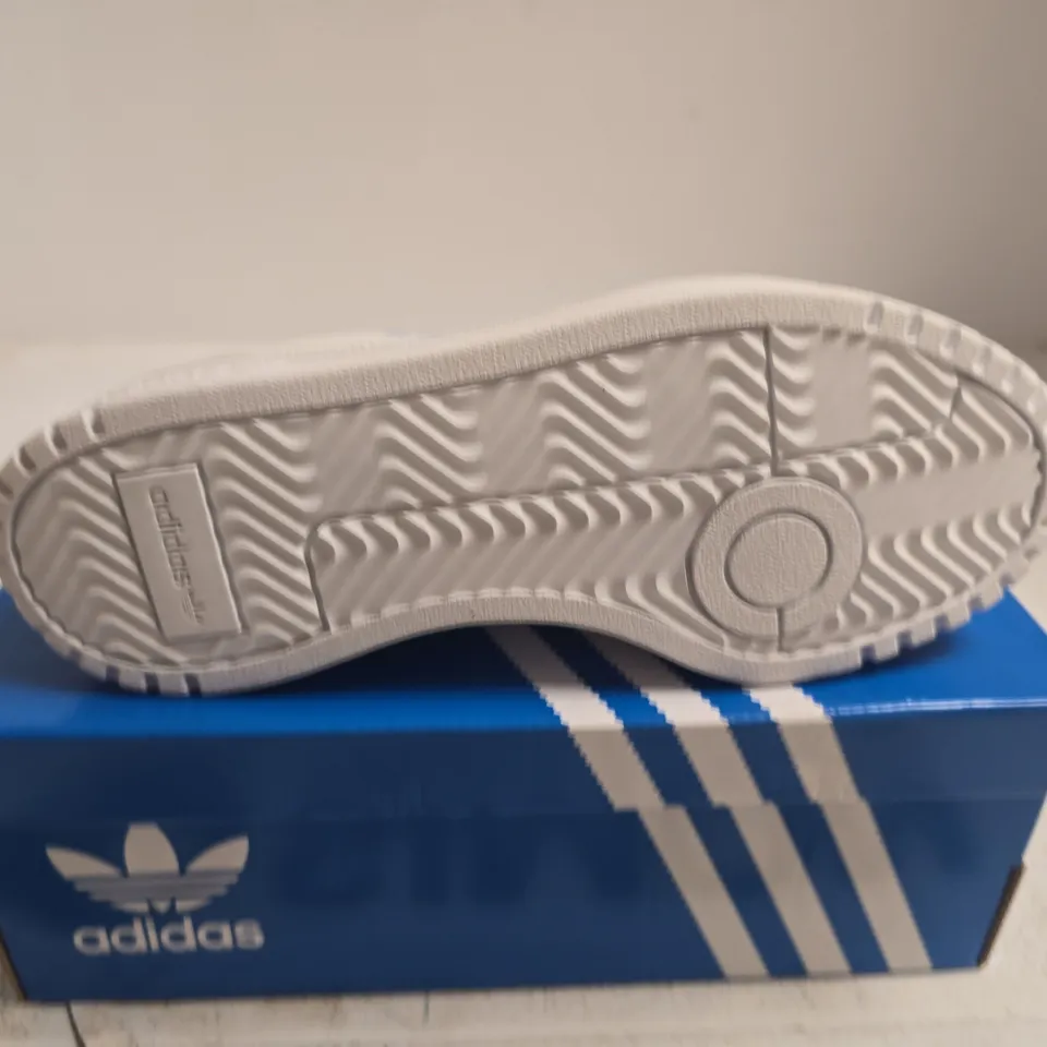 BOXED PAIR OF ADIDAS NY 90 J WHITE SNEAKERS - SIZE 4