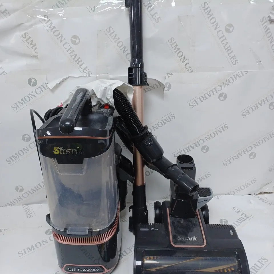 SHARK ANTI HAIR WRAP UPRIGHT PET-HAIR VACUUM
