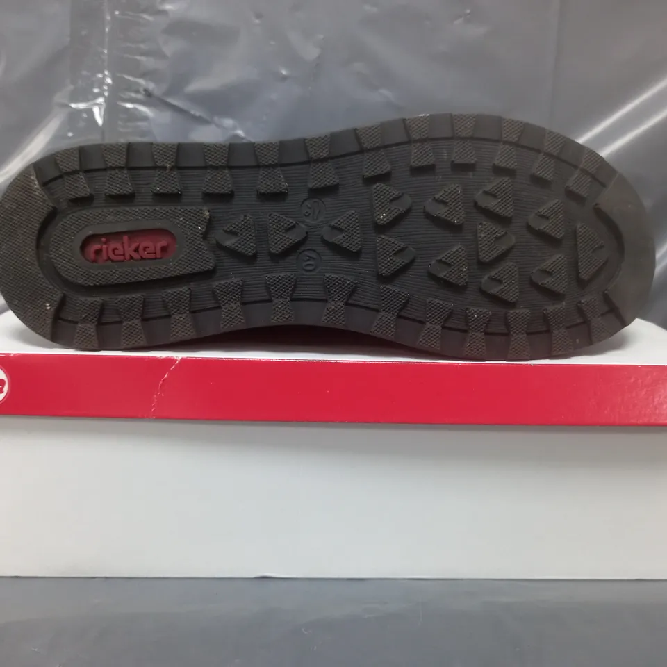 BOXED PAIR OF RIEKER ZIP TRAINERS IN BLACK SIZE 6.5