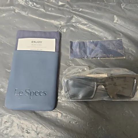 LE SPECS SOMETHING SUNGLASSES - BLACK 