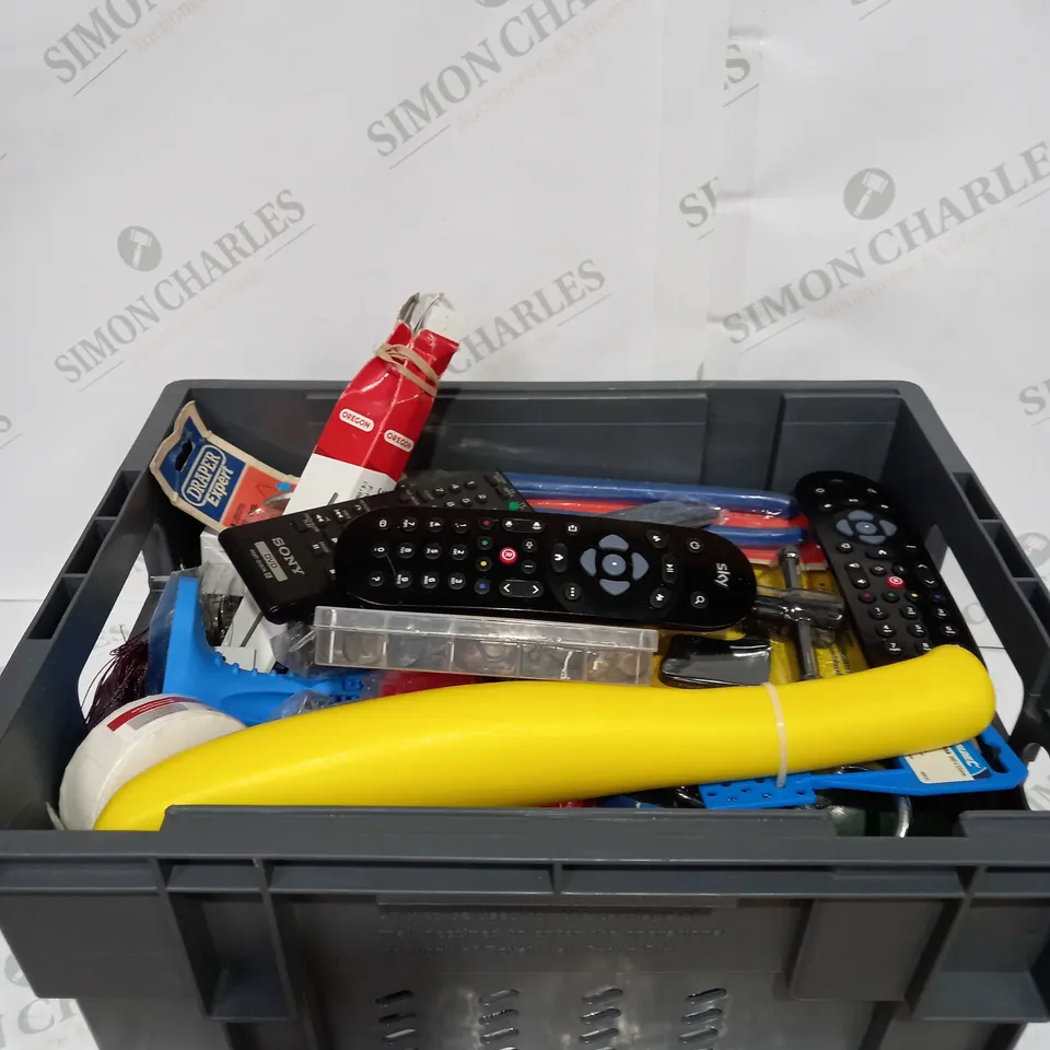 BOX TO CONTAIN APPROX 25 X ASSORTED HOUSEHOLD PRODUCTS, INCLUDES 5KG SHOTPUT BALL, TV REMOTES, CHAIN, DIY TOOLS ETC 