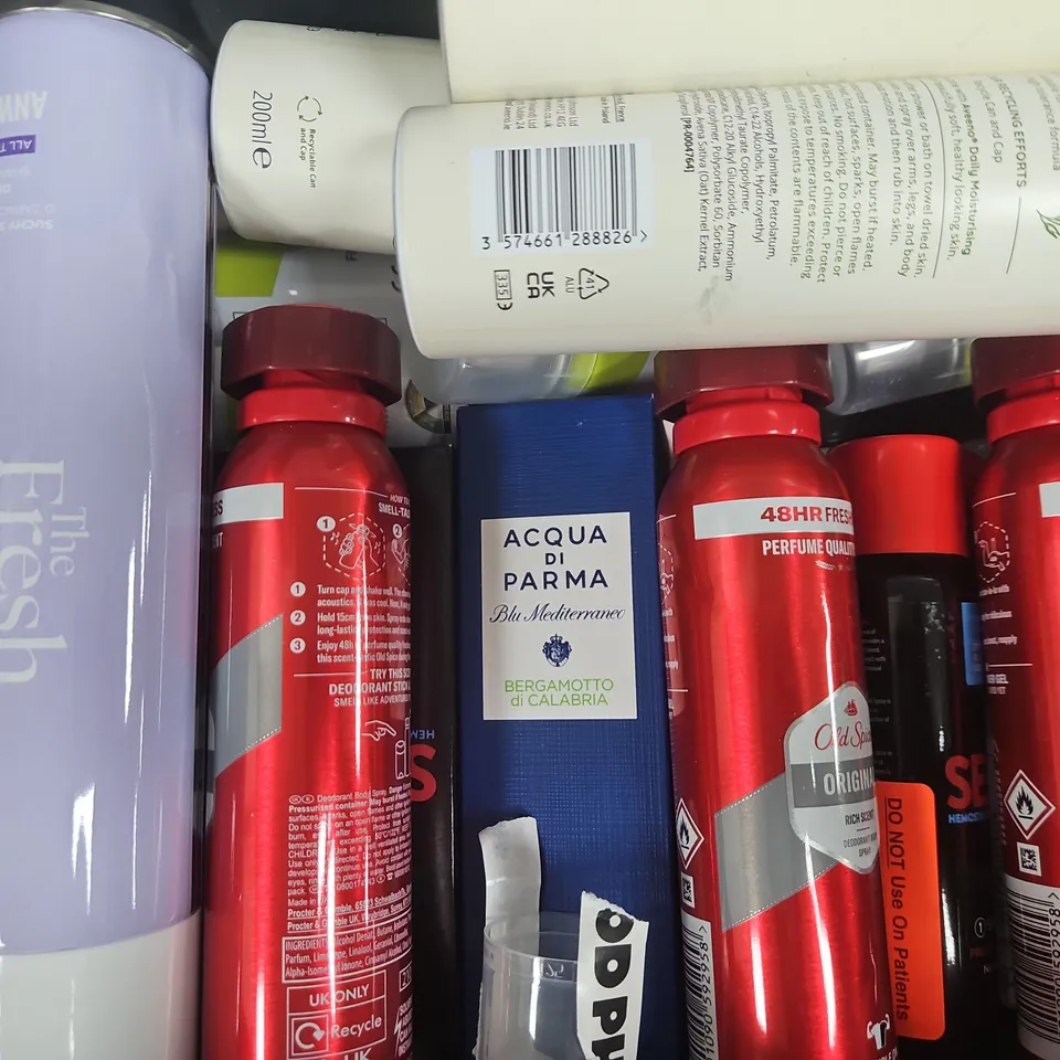 APPROXIMATELY 10 ASSORTED HOUSEHOLD ITEMS TO INCLUDE OLD SPICE, ETC - COLLECTION ONLY