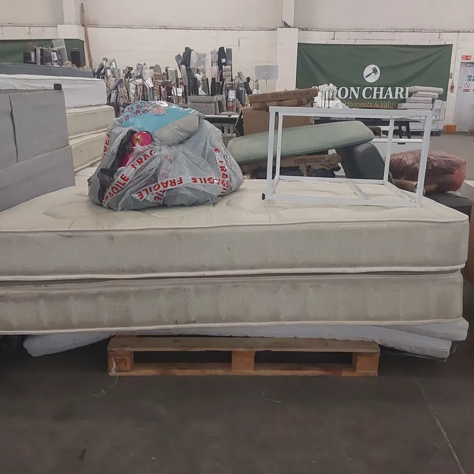 PALLET OF ASSORTED FURNITURE INCLUDING: MATTRESSES ECT