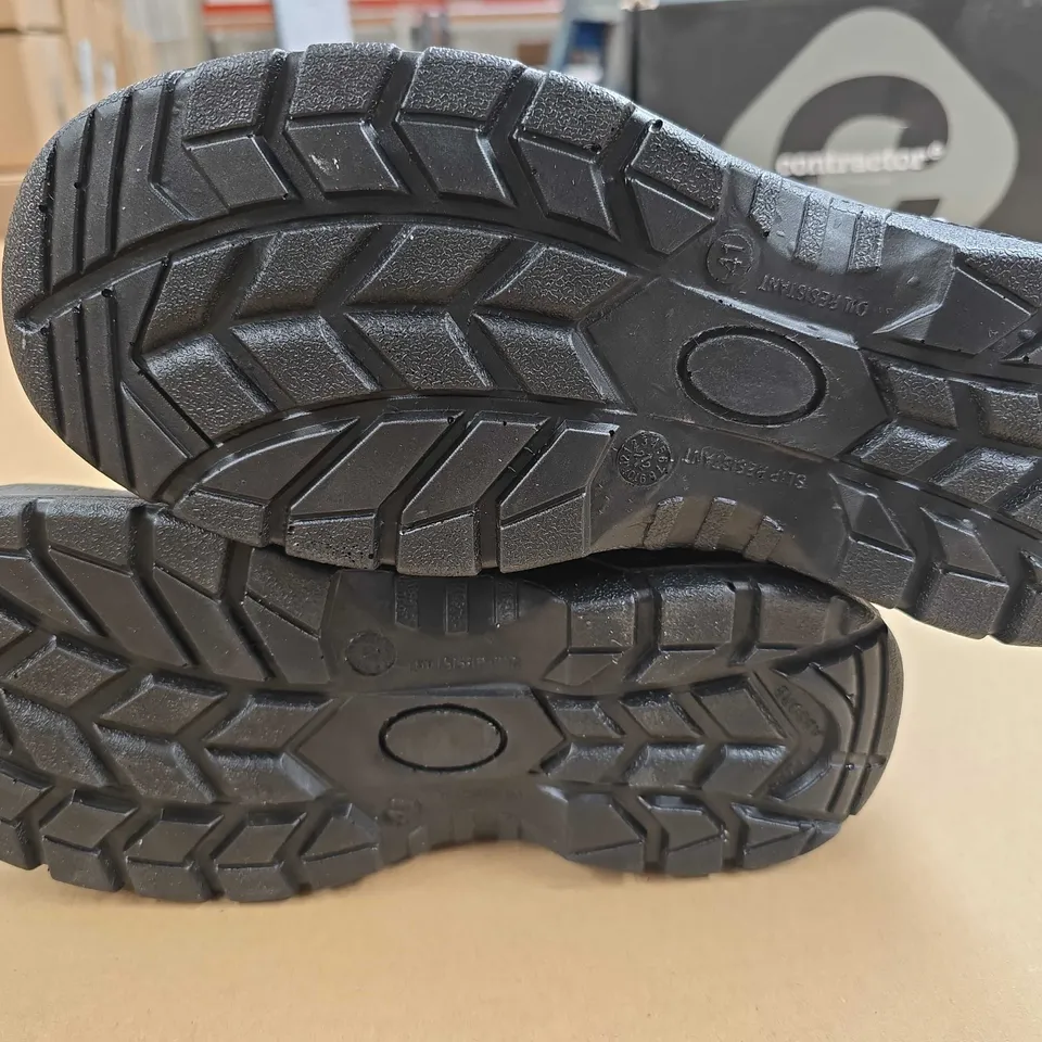 BRAND NEW BOXED CONTRACTOR BLACK SAFETY BOOTS - UK 7
