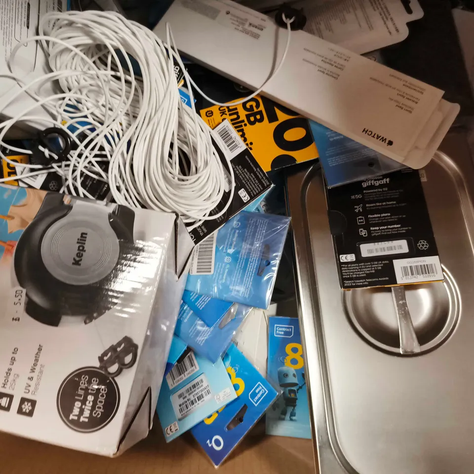 BOX OF APPROXIMATELY 80 ASSORTED ITEMS TO INCLUDE PHONE CASES, ETC - COLLECTION ONLY