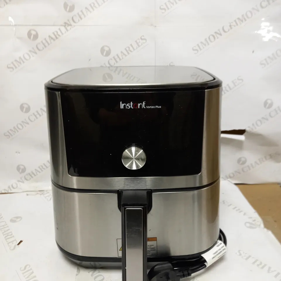 INSTANT BRANDS VORTEX 6 PLUS AIR FRYER