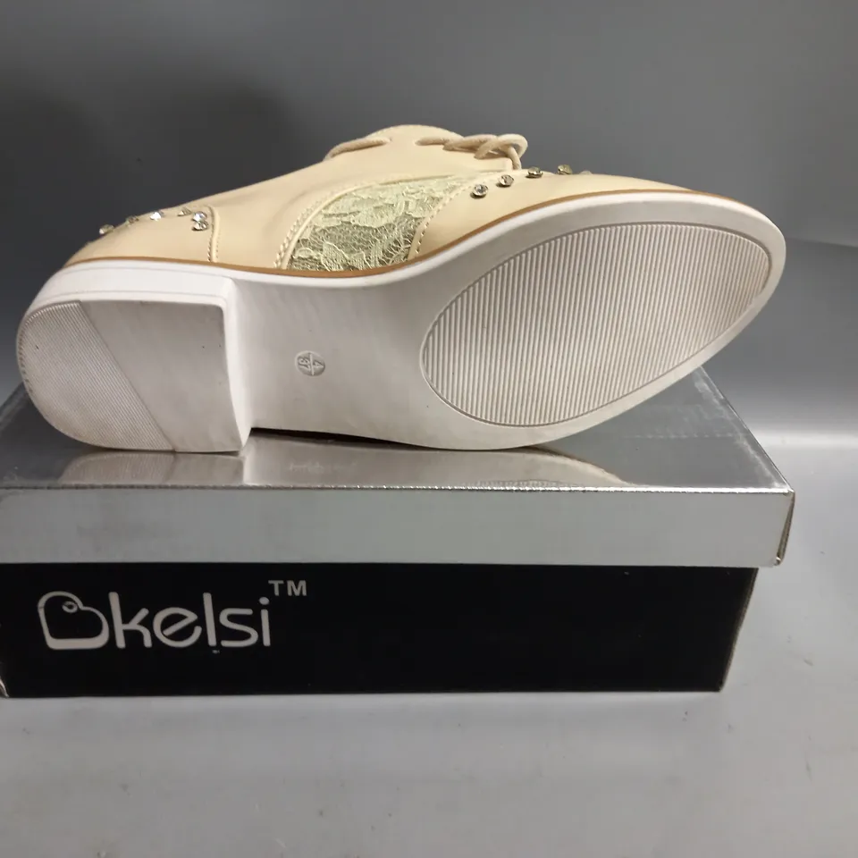 BOXED KELSI LADIES FLAT BEIGE BROGUES WITH LACE AND DIAMANTE DETAIL. SIZE 4