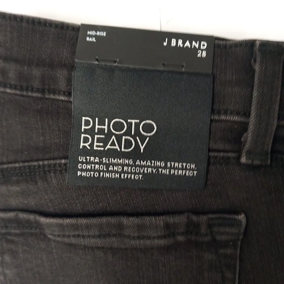 J BRAND PHOTO READY ULTRA SLIMMING MID RISE RAIL JEANS SIZE 28