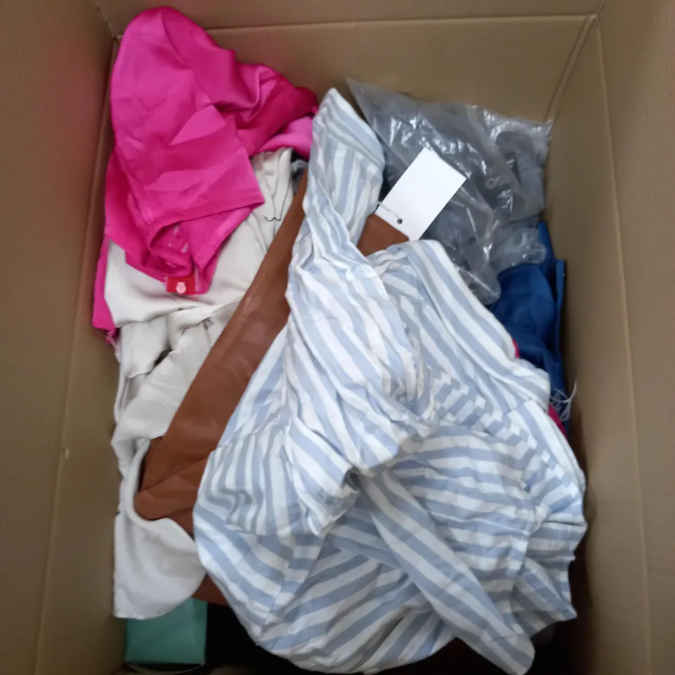 BOX OF APPROXIMATELY 20 CLOTHING ITEMS TO INCLUDE DRESSES, TROUSERS, SHIRTS ETC