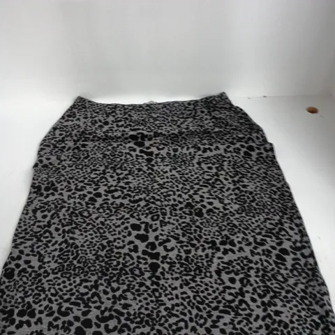 LONG TALL SALLY LEOPARD PRINT SKIRT β UK 18, 95% VISCOSE 5% ELASTANE