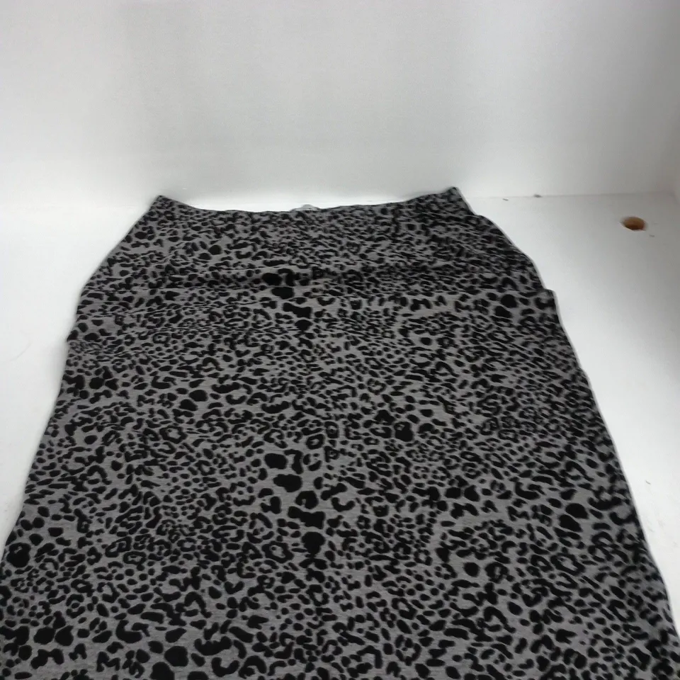 LONG TALL SALLY LEOPARD PRINT SKIRT – UK 18, 95% VISCOSE 5% ELASTANE