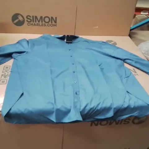 BOXED BRAND NEW APPROXIMATELY 28 JD WILLIAMS OVERSIZED SHIRT DUSTY BLUE SIZE 16