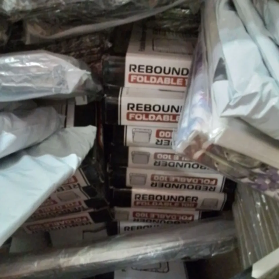 PALLET CONTAINING VARIOUS ASSORTED BOXED HOUSEHOLD ITEMS TO INCLUDE: FOOD PROCESSOR, AIR COOLER, SMOKE CLOCHE, ART CANVAS PRINTS, SEVERAL FOLDABLE REBOUND FOOTBALL  GOAL ECT.