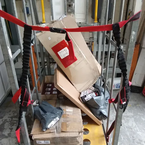 CAGE OF APPROXIMATELY 18 ASSORTED ITEMS INCLUDING SANDY BAY LONDON MULLED WINE REED DIFFUSER , HOME SMART BATH MAT AND LEOPARD PRINT COAT 