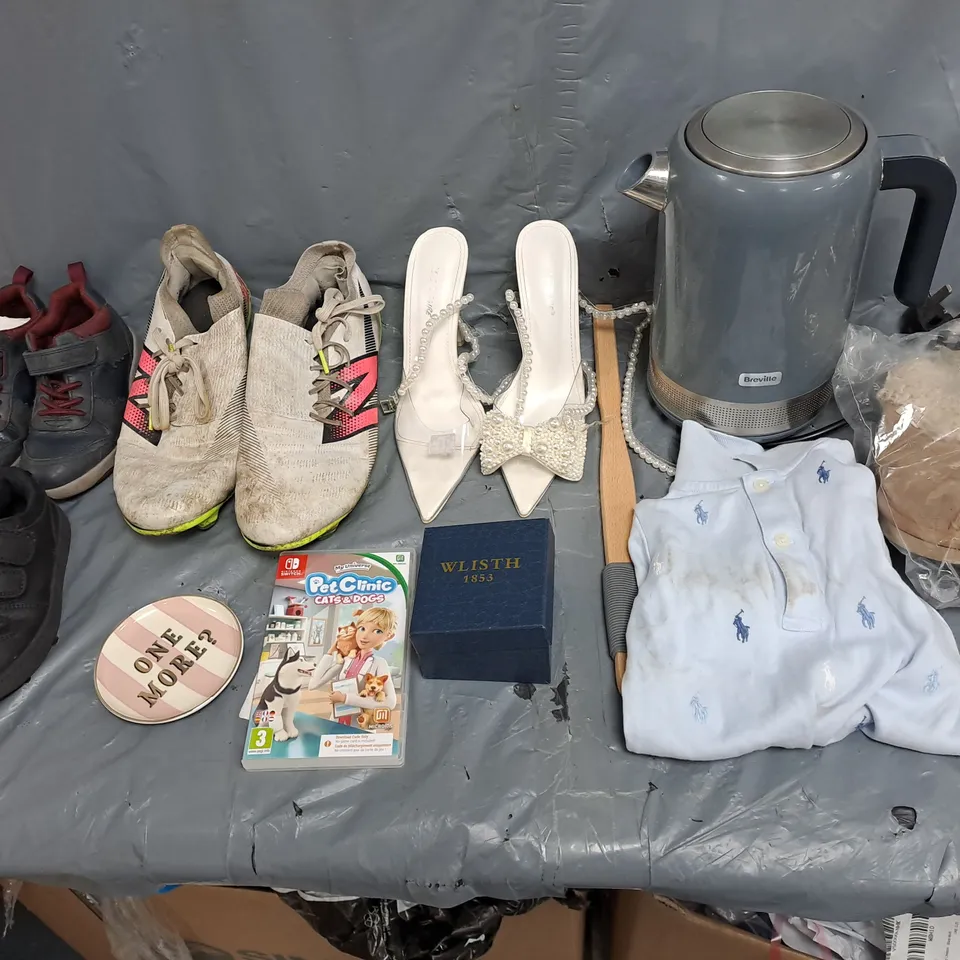 APPROXIMATELY 20 ASSORTED DAMAGED HOUSEHOLD GOODS TO INCLUDE SHOES, JEWELLERY, HEATED BLANKET, AND COSMETIC BAGS ETC.