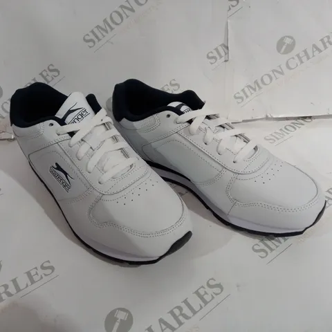 PAIR OF SLAZENGER WHITE TRAINERS SIZE 7