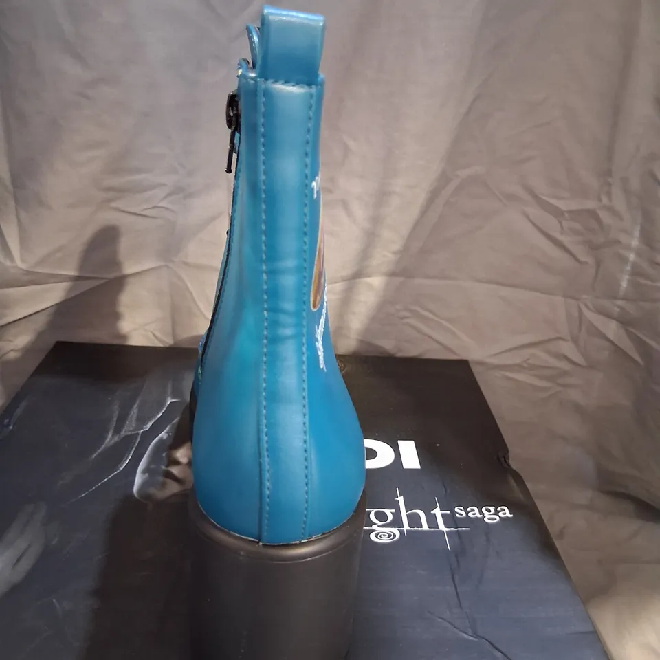 BRAND NEW BOXED KOI X THE TWILIGHT SAGA SPIDERMONKEY MILITARY TEAL BOOTS SIZE 8