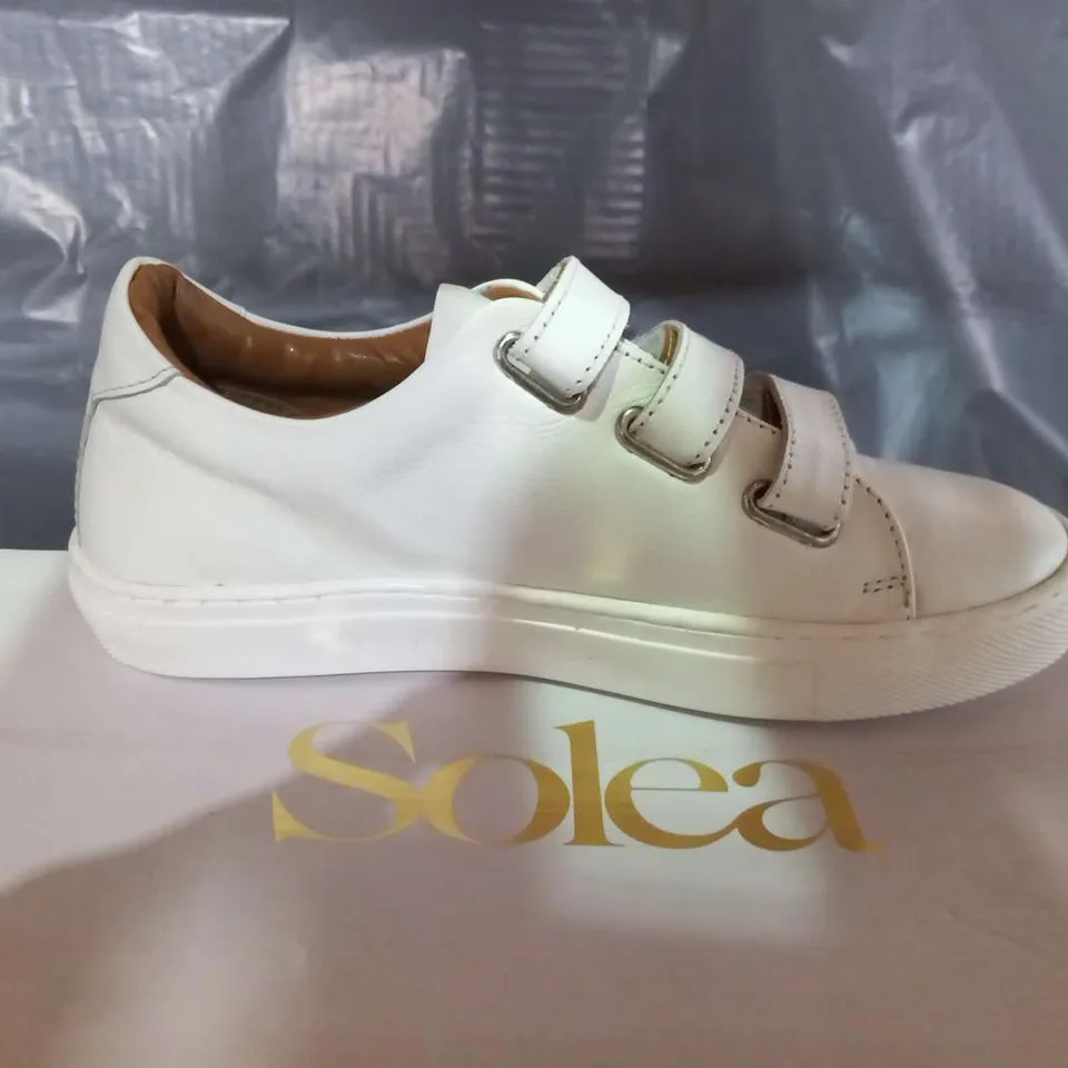 BOXED SOLEA MARGOT WHITE LEATHER SNEAKERS SIZE 3