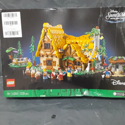 LEGO DISNEY SNOW WHITE AND THE SEVEN DWARFS’ COTTAGE 43242