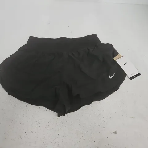 NIKE WOMENS HIGH RISE RUNNING SHORTS IN BLACK - M