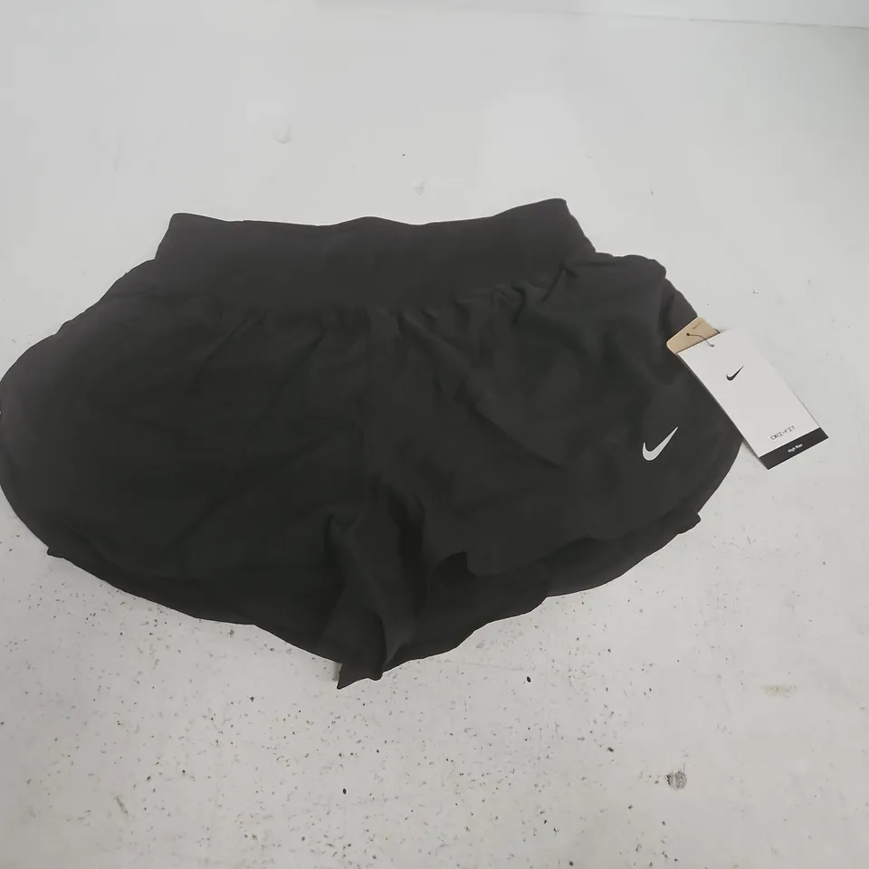 NIKE WOMENS HIGH RISE RUNNING SHORTS IN BLACK - M