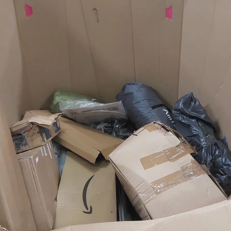 PALLET OF ASSORTED ITEMS INCLUDING: BABY STROLLERS, RUG, MINI GOLF SET ECT
