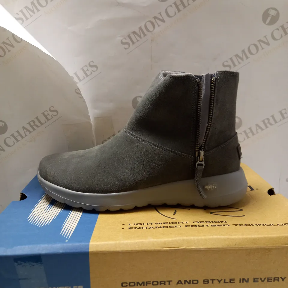 SKECHERS CHARCOAL ZIP ANKLE BOOTS - SIZE 5