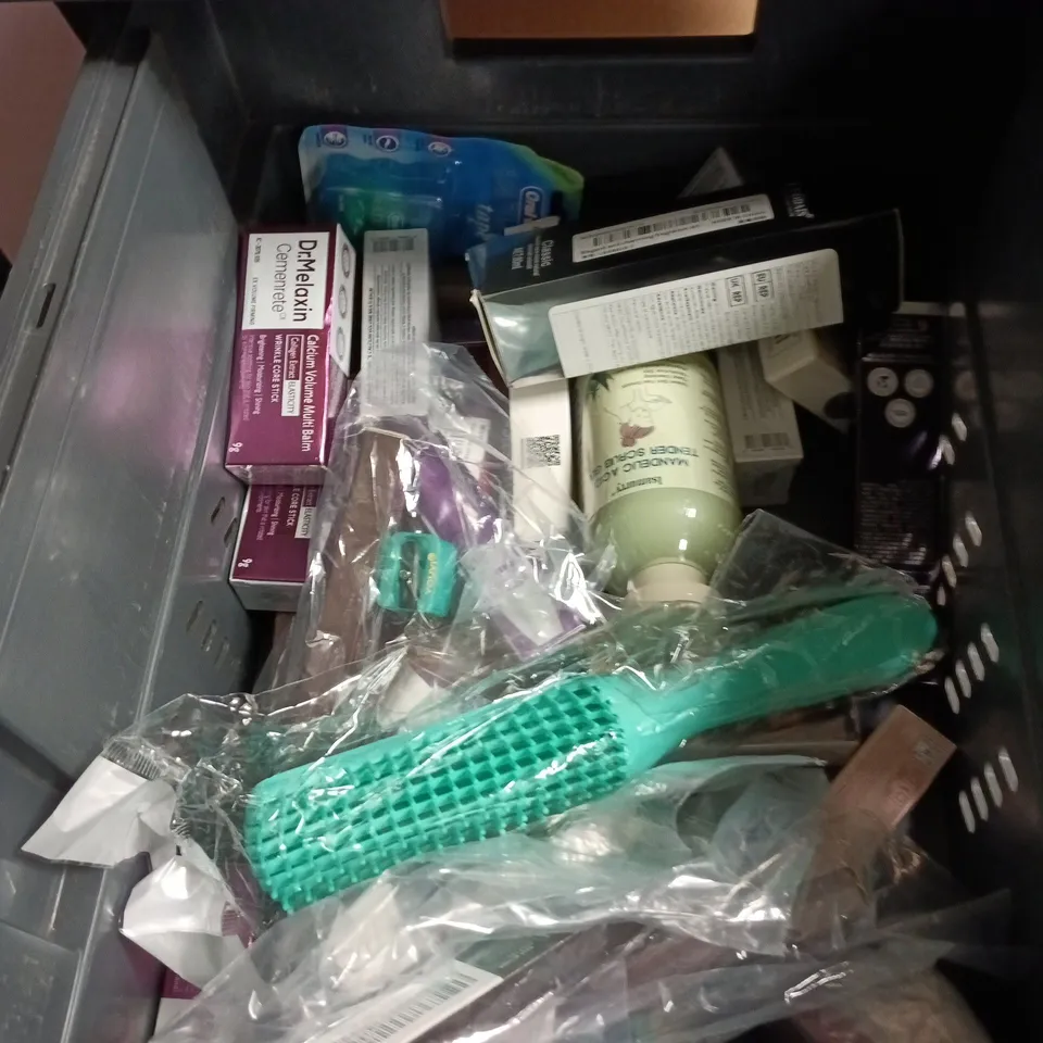 APPROXIMATEY 20 ASSORTED HEALTH AND BEAUTY PRODUCTS TO INCLUDE - GIVE ME SHAMPOO - SUNSCREEN SERUM AND RITUALS OF MORROCCO BODY MILK