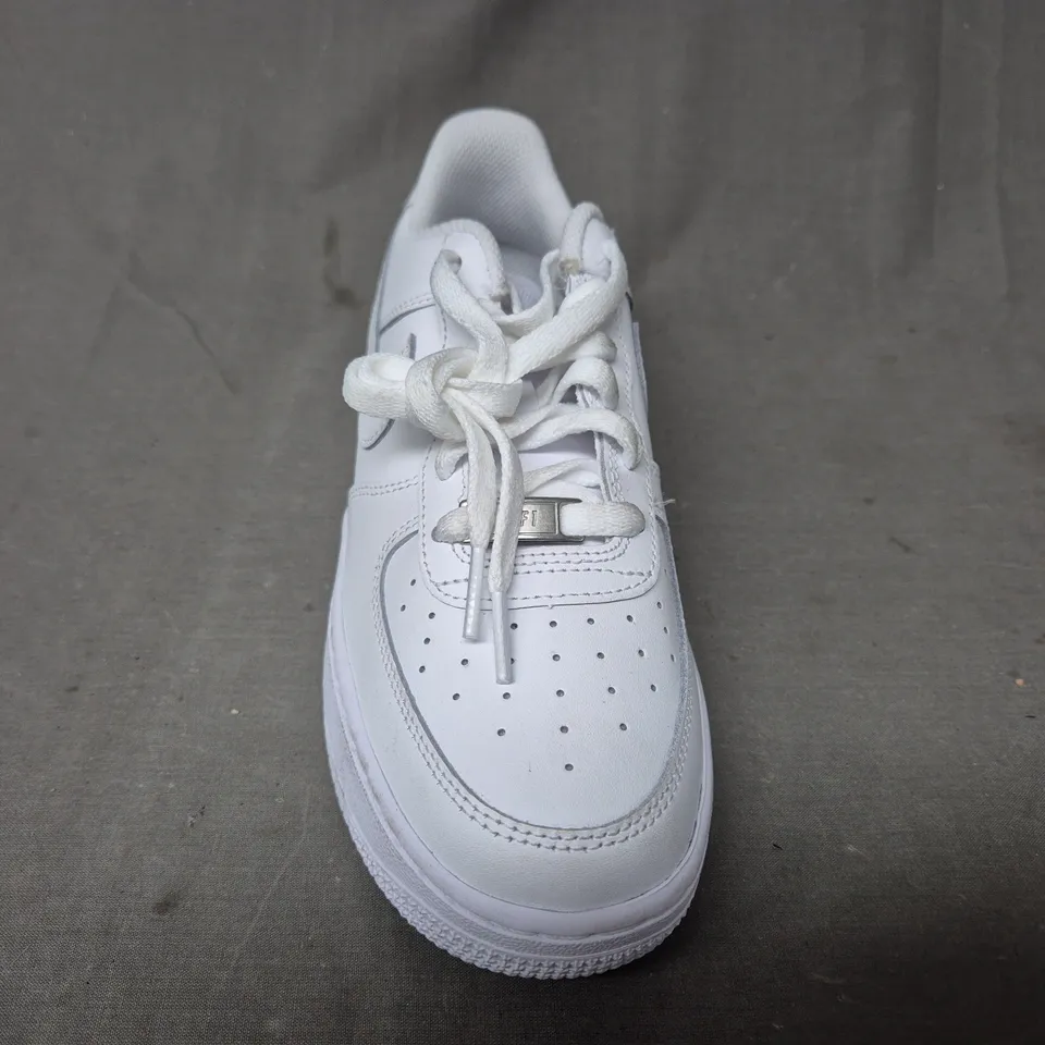 PAIR OF NIKE AIR FORCE 1 SHOES IN WHITE UK SIZE 5