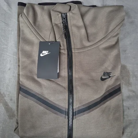 NIKE LONG SLEEVE ZIP-UP HOODIE IN SAGE GREEN SIZE XXL