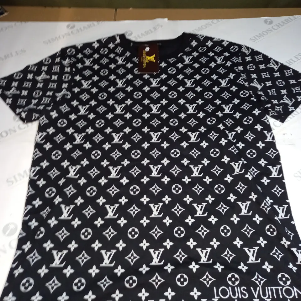 LOUIS VUITTON T-SHIRT SIZE M