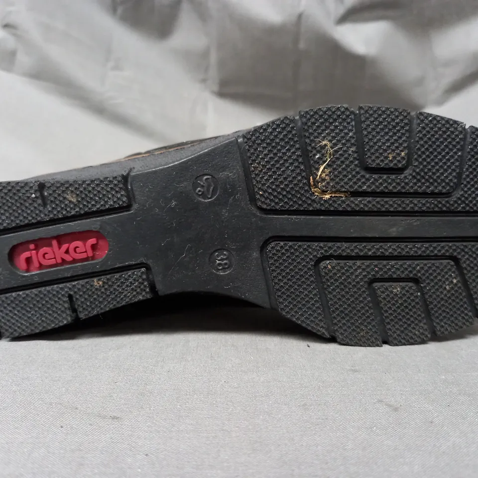BOXED PAIR OF RIEKER ANKLE BOOTS IN BLACK SIZE 5