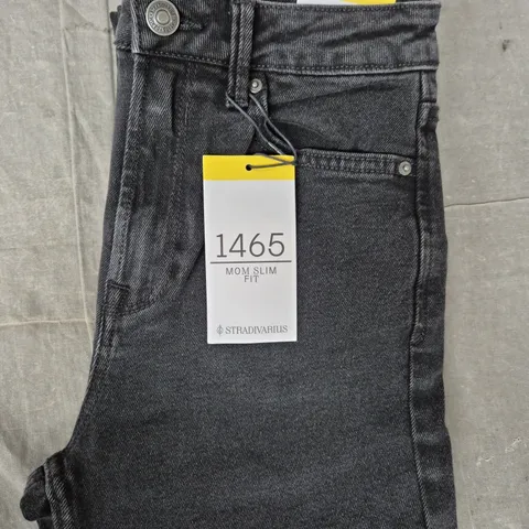 STRADIVARIUS 1465 MOM SLIM FIT JEANS IN BLACK SIZE UK 8