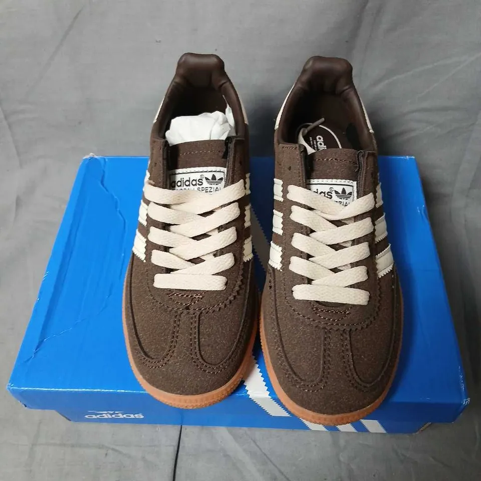 ADIDAS HANDBALL SPEZIAL C KIDS TRAINERS – BROWN SUEDE, WHITE STRIPE, GUM SOLE SIZE KIDS 12.5
