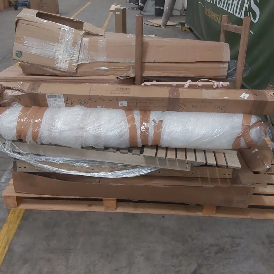 PALLET CONTAINING A VERY LARGE QUANTITY OF ASSORTED GARDEN/HOME FURNITURE PARTS