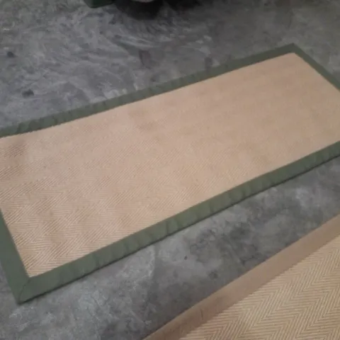 QUALITY DESIGNER AREA RUG APPROXIMATELY 60×150CM