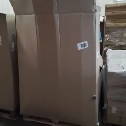 PALLET CONTAINING A LARGE QUANTITY OF LAWN MOWERS