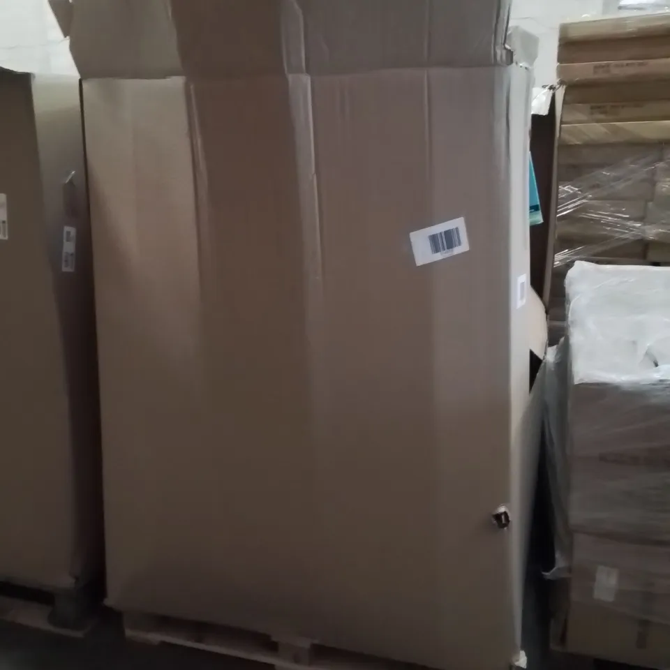PALLET CONTAINING A LARGE QUANTITY OF LAWN MOWERS