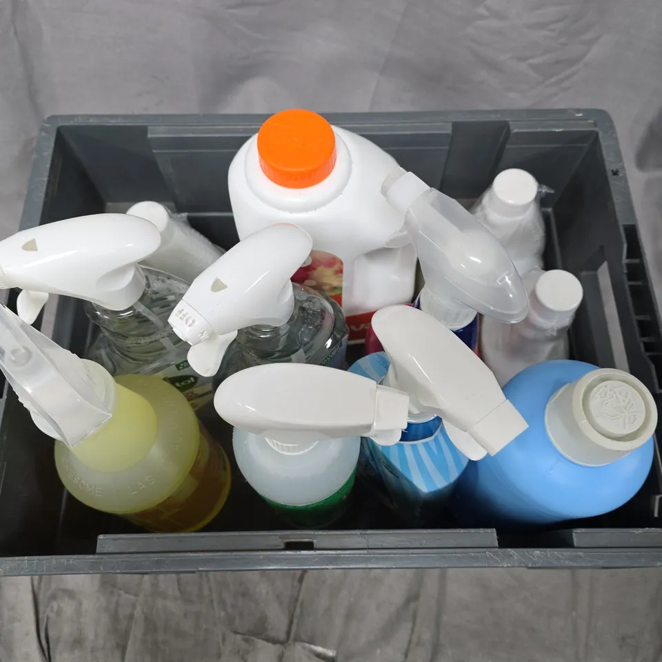 APPROXIMATELY 10 ASSORTED HOUSEHOLD LIQUID PRODUCTS TO INCLUDE DR JOHNSONS STERILISING FLUID, CARPET SOLUTION, THE PINK STUFF, ETC - COLLECTION ONLY