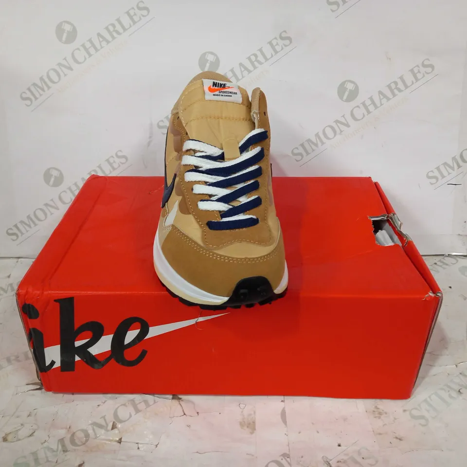 BOXED PAIR OF NIKE VAPORWAFFLE/SACAI SHOES IN TAN/BLUE/WHITE UK SIZE 5